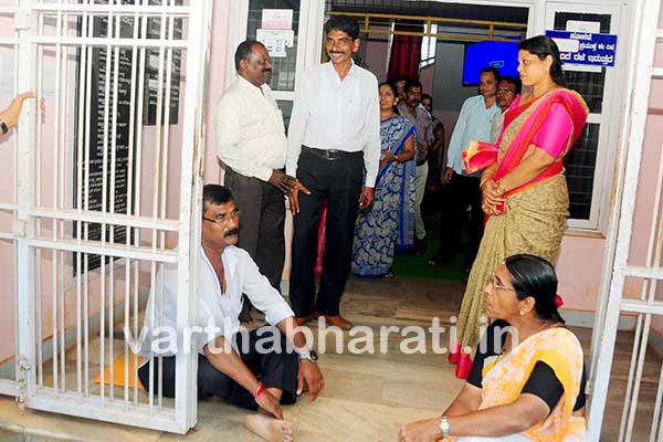 ಬಂಟ್ವಾಳ : ಬಿಜೆಪಿ ಸದಸ್ಯರಿಂದ ಪುರಸಭಾ ಜಗಲಿಯಲ್ಲಿ ಹಠಾತ್ ಧರಣಿ